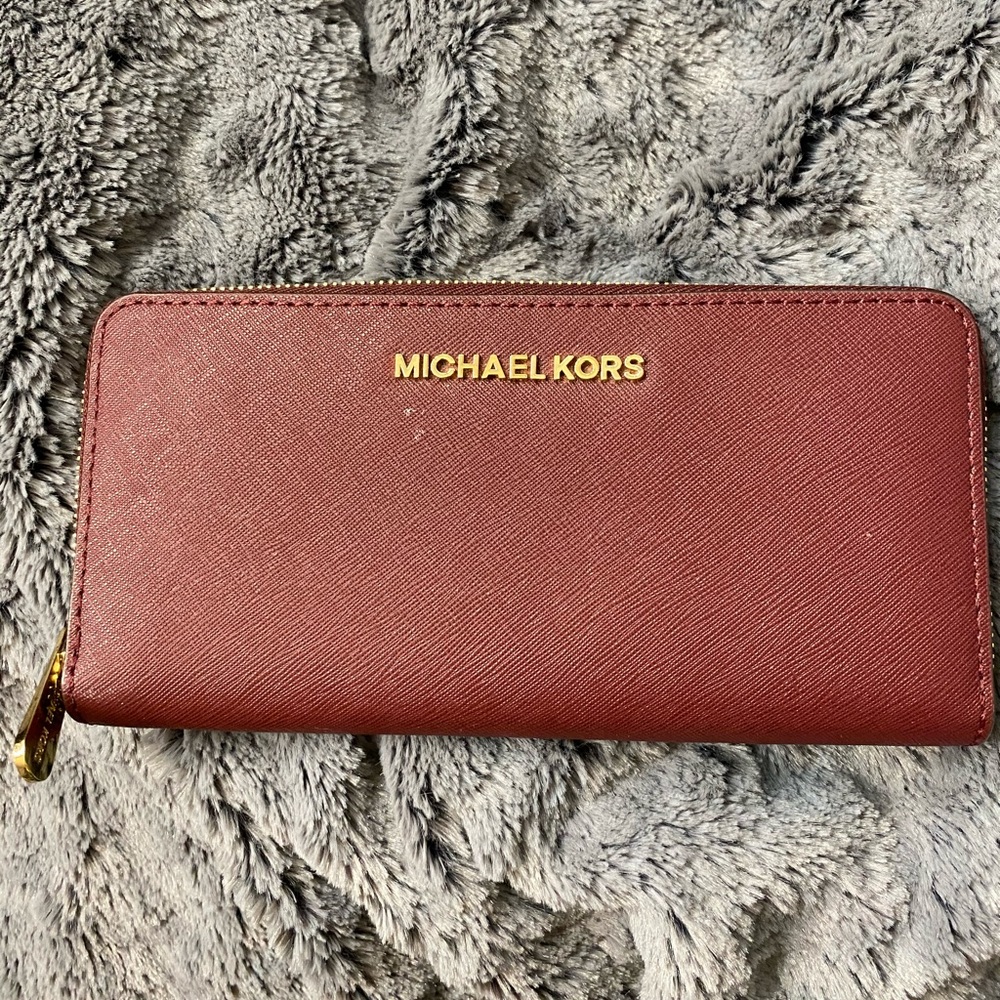 Burgundy Michael Kors Wallet🔥